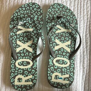 Roxy Aqua and grey Leopard Flip Flops